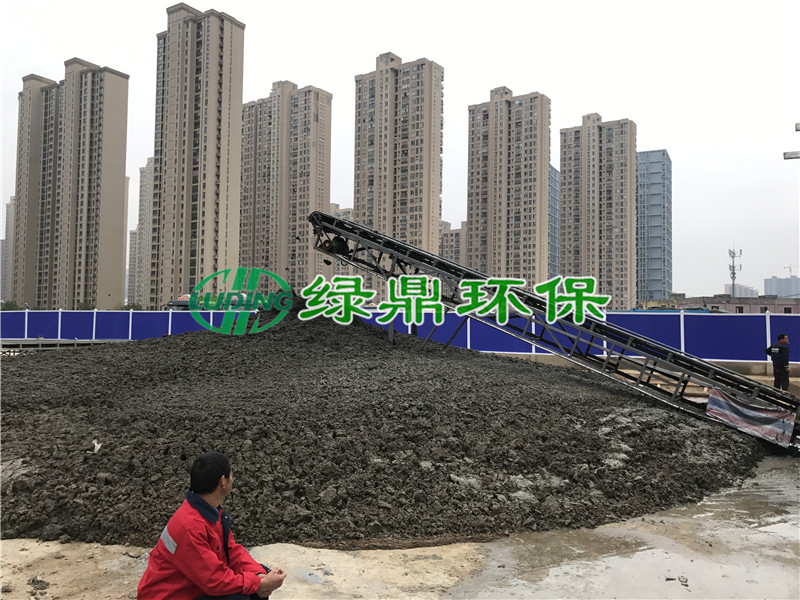 带式压滤机清理河道淤泥，龙阳湖清淤工程一期工程 5